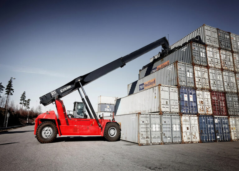 Kalmar - vysokotonážní manipulační technika pro průmysl a logistiku